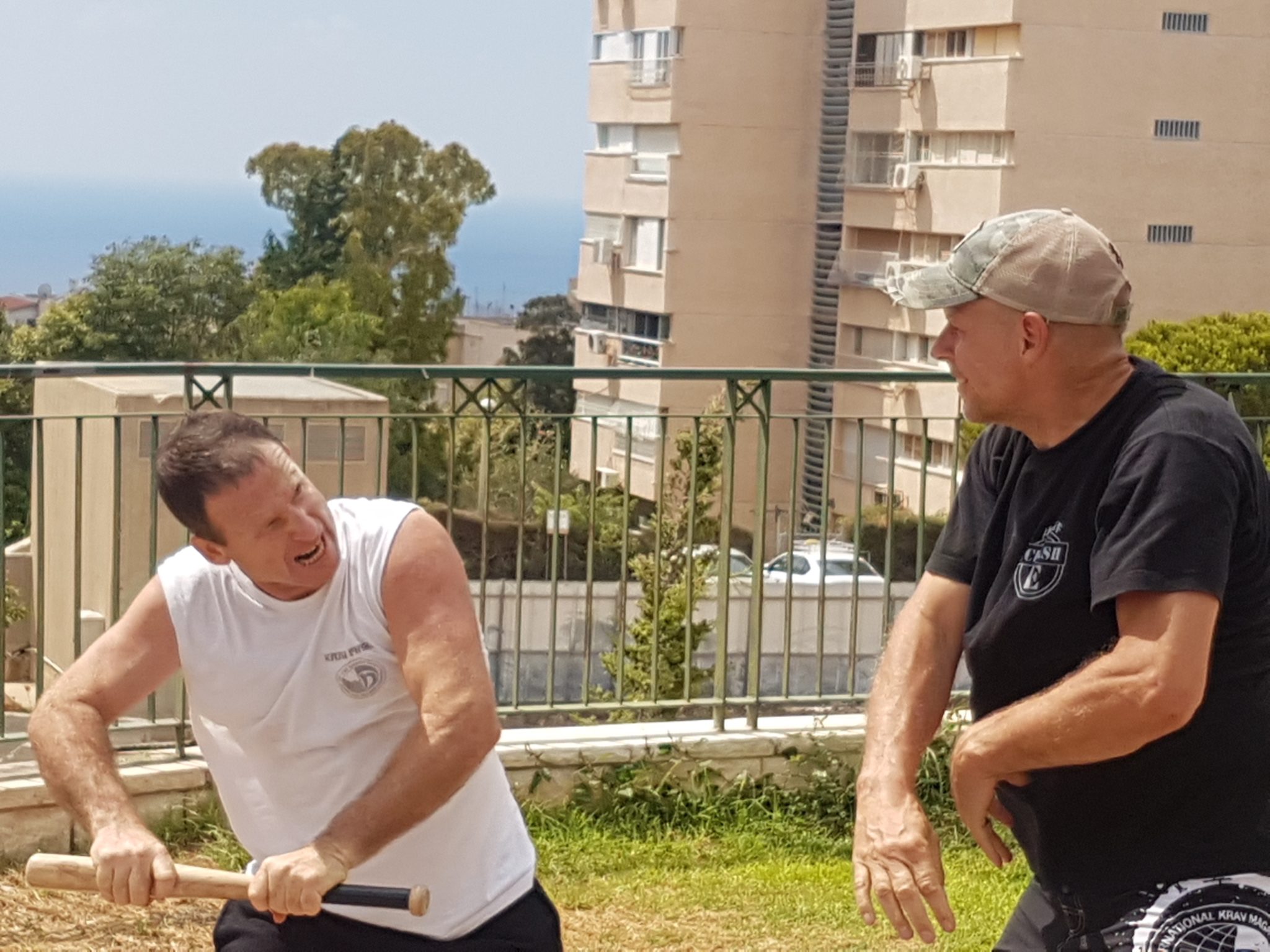 Krav Maga KRAVolution Krav Maga Institut Training Selbstverteidigung Baseballschläger Krav Maga KRAVolution Krav Maga Institut Training Selbstverteidigung Baseballschläger