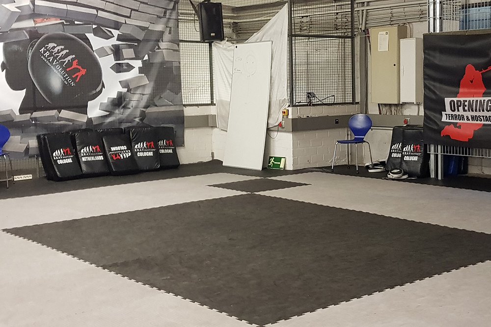 Krav Maga Köln Ehrenfeld Schlagpads Vorraum Krav Maga Köln Ehrenfeld Schlagpads Vorraum