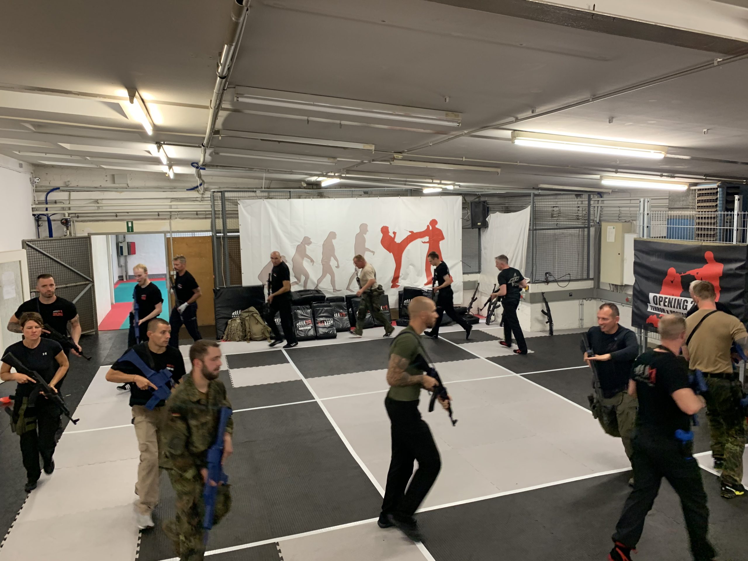 Foto 13.07.20, 15 57 10 KRAVolution Krav Maga Military Instructors rifle