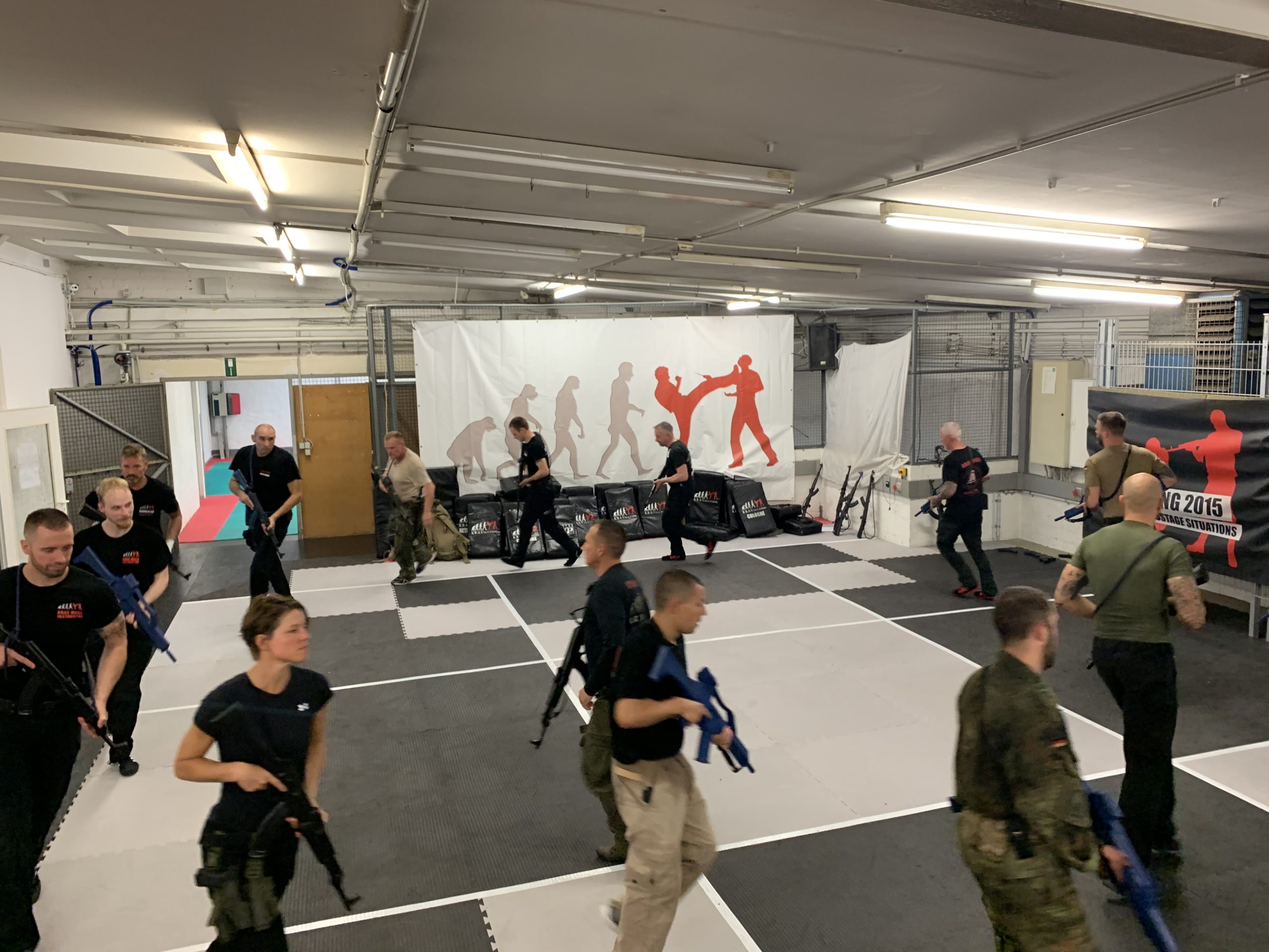 Foto 13.07.20, 15 57 11 KRAVolution Krav Maga Military Instructors rifle