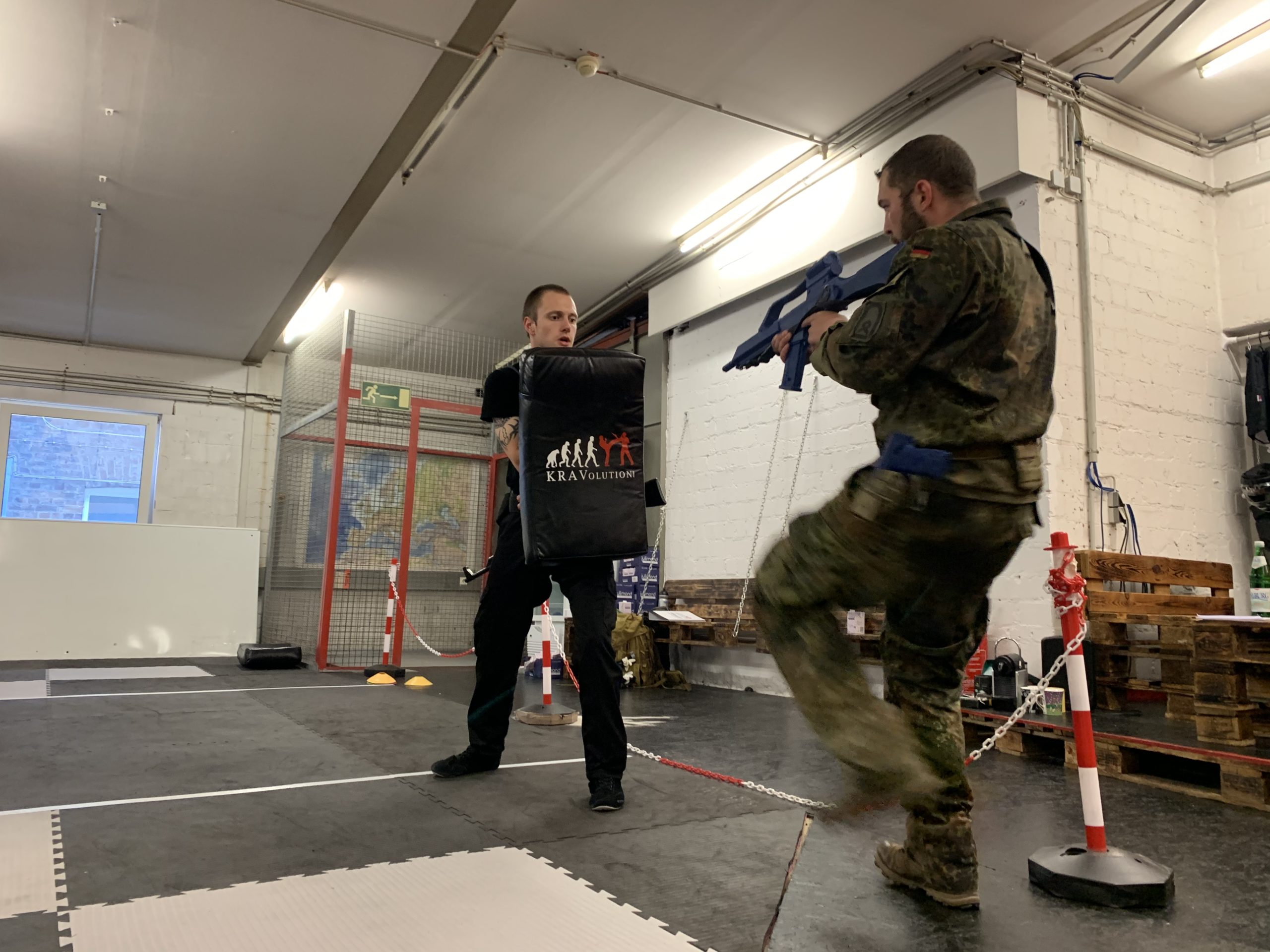 Foto 13.07.20, 16 03 11 KRAVolution Krav Maga Military Instructors weapon